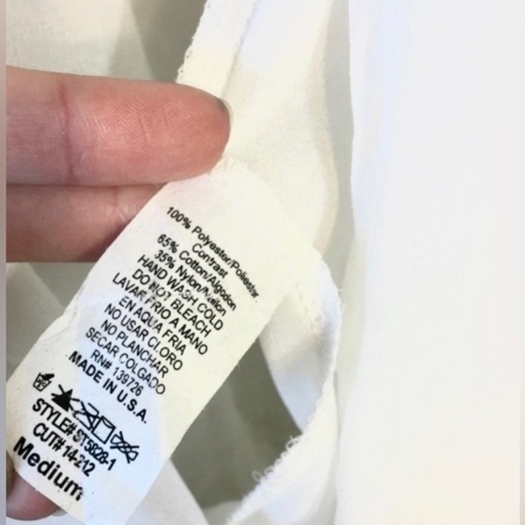 Honey Punch Vintage Lace Bell-Sleeve Top in white. Size Medium. - Picture 6 of 8